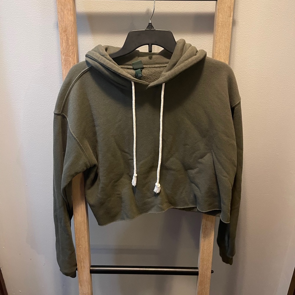 Olive Green Cropped Hoodie. SIZE: Medium